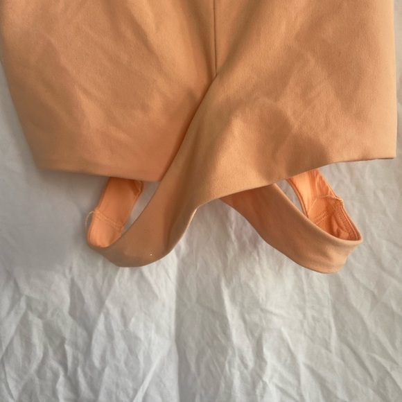 Athleta Conscious Crop Cut Out Bra Size Small - Picture 4 of 15